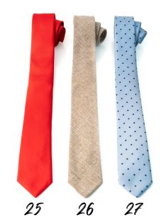 Kravata v žiarivej červenej farbe, elegantná, béžová s textúrou, svetlo modrá s bodkami
